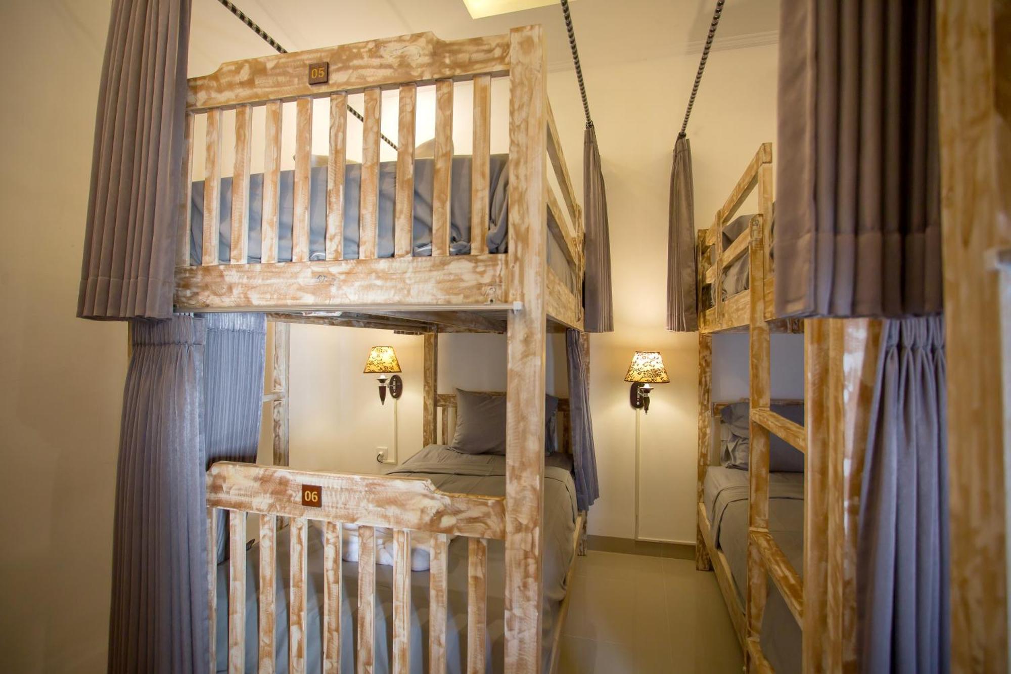 Seven Angels Villa And Hostel Toyapakeh Exterior photo